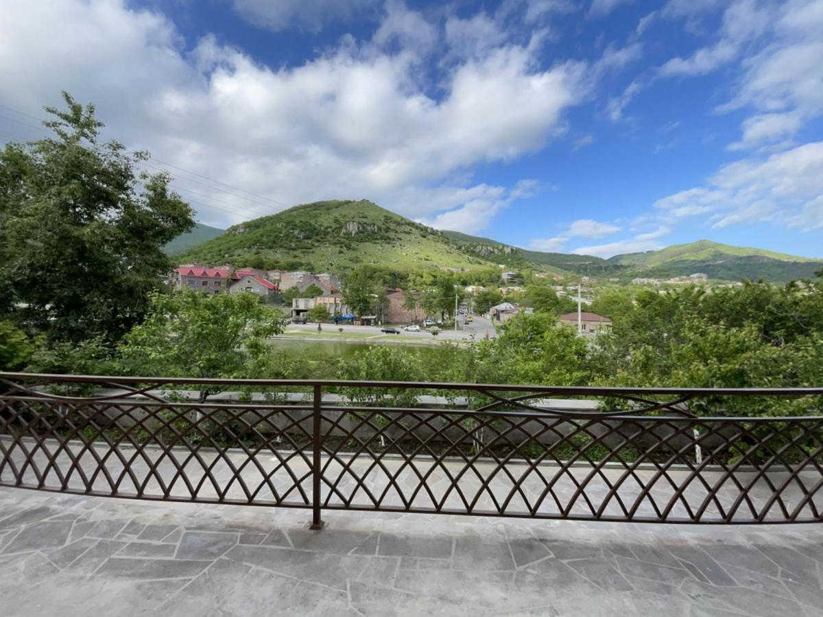 Yolyans Hotel Goris Extérieur photo